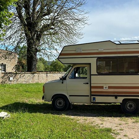 Ficelle, Chambre D'Hotes En Camping Car Vintage Bed & Breakfast Romenay Dış mekan fotoğraf